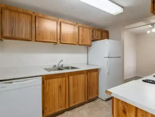 For Rent 2 Bedroom Townhouse Edmonton AB DS105642565