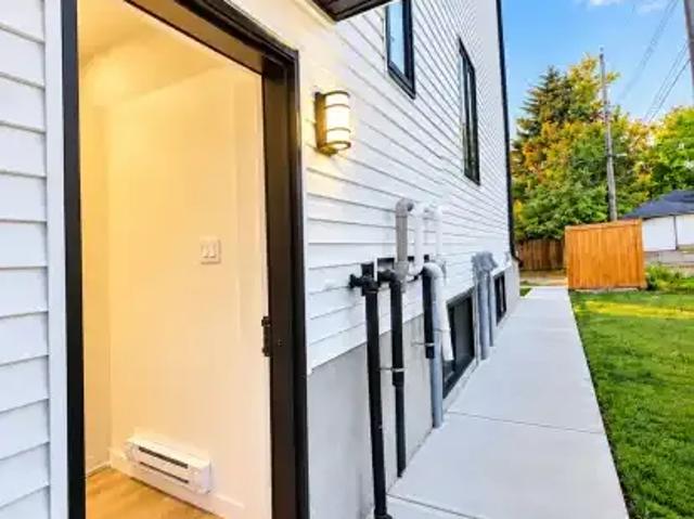 For Rent 2 Bedroom Townhouse Edmonton AB DS105821878