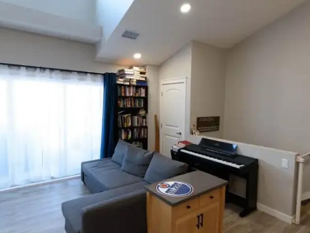 For Rent 2 Bedroom Townhouse Edmonton AB DS103594414