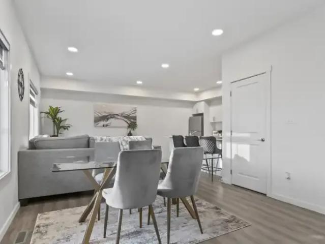 For Rent 2 Bedroom Townhouse Edmonton AB DS98703301