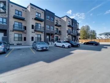Townhouse to rent in Victoria Hills - Parking