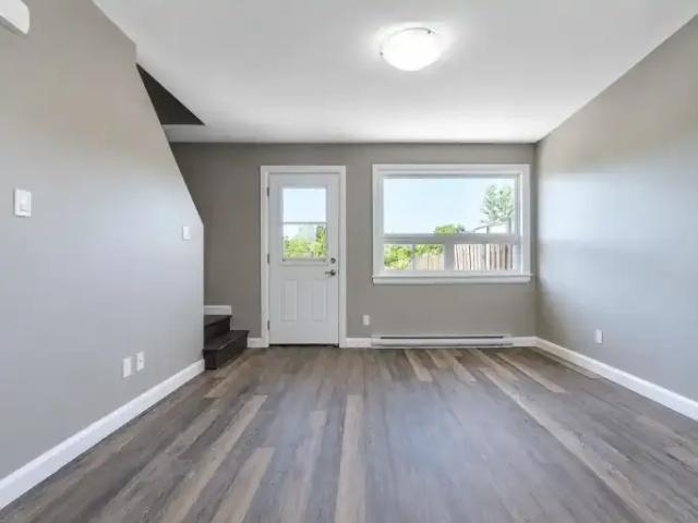 For Rent 2 Bedroom Townhouse Sudbury ON DS105410313