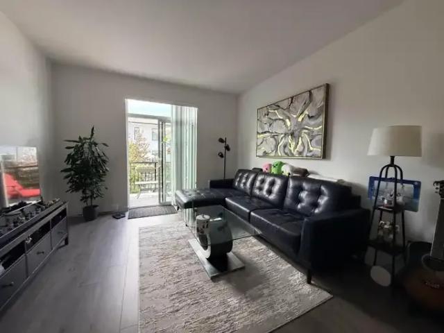 For Rent 2 Bedroom Townhouse Surrey BC DS105486608