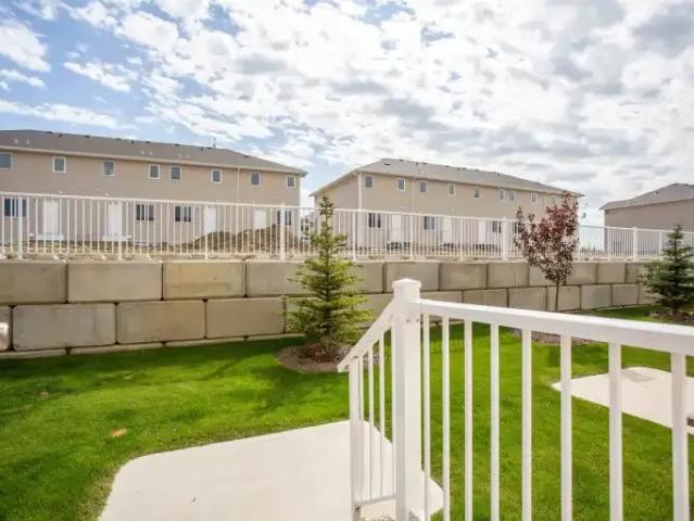 For Rent 2 Bedroom Townhouse Sylvan Lake AB DS105859217