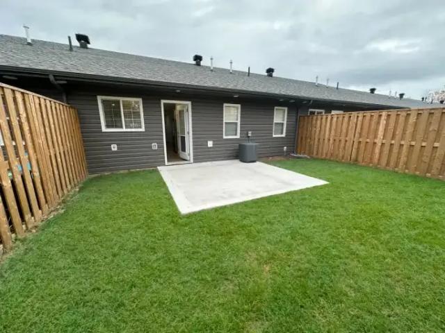 For Rent 2 Bedroom Townhouse Sault Ste. Marie ON DS105858926
