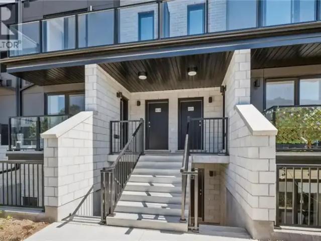 For Rent 2 Bedroom Townhouse Waterloo ON DS104864290