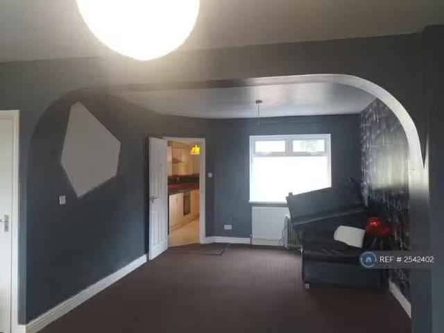 Just in! 2 bedroom terraced house for rent in Kingsway, Bingle.