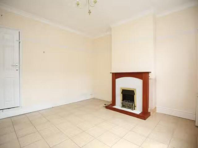 Cozy 2 bedroom terraced house for rent in Long Street, Dordon.