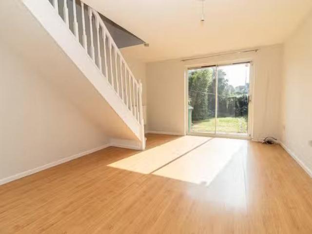 Just in! 2 bedroom terraced house for rent in Skibereen Close.