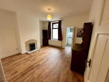 Deal! 2 bedroom terraced house for rent in St Johns Road, Burn.