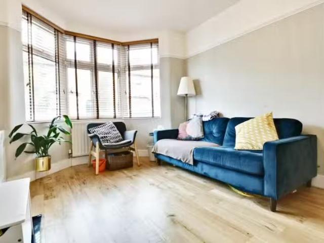 Unique 2 bedroom terraced house for rent in Park End, Bromley.