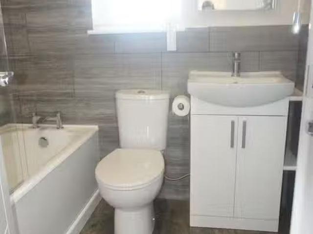 Just in! 2 bedroom terraced house for rent in Raffles Avenue.