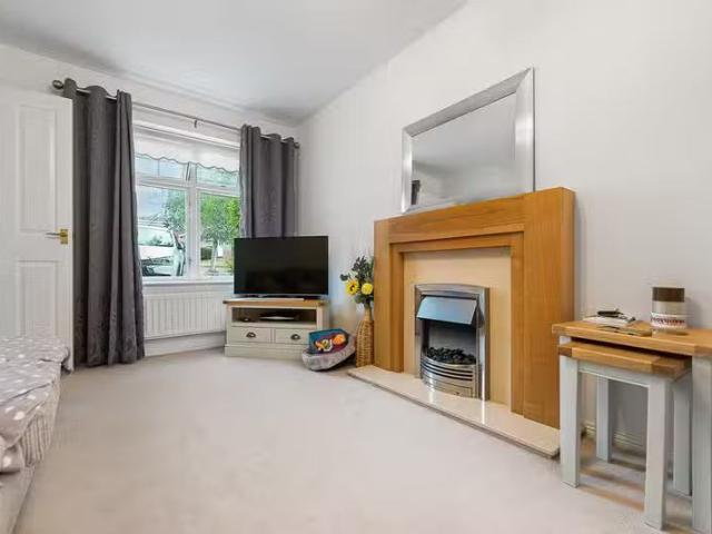 Deal! 2 bedroom terraced house for rent in Wicklow Close, Pont.