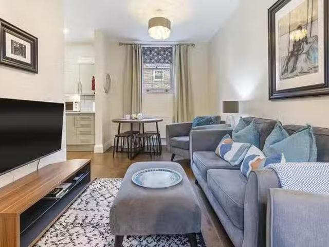 Charming 2 BR Middlethorpe Court