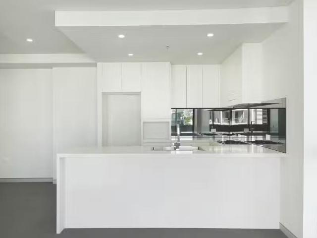 Cheap 2 BR B803/31 Crown Street, Wollongong Apartment for rent.