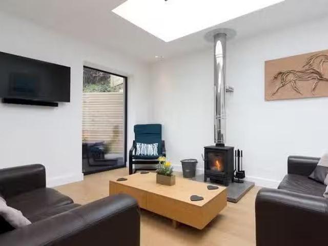 Cozy 2 BR Chapel Street