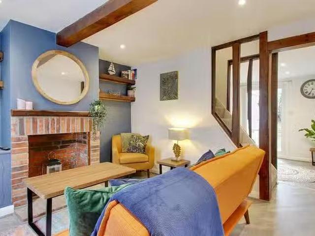 For Rent! 2 BR Cranbrook Road