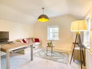 Cozy 2 BR East Gate