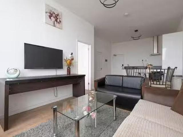 Charming 2 BR Halfords Lane