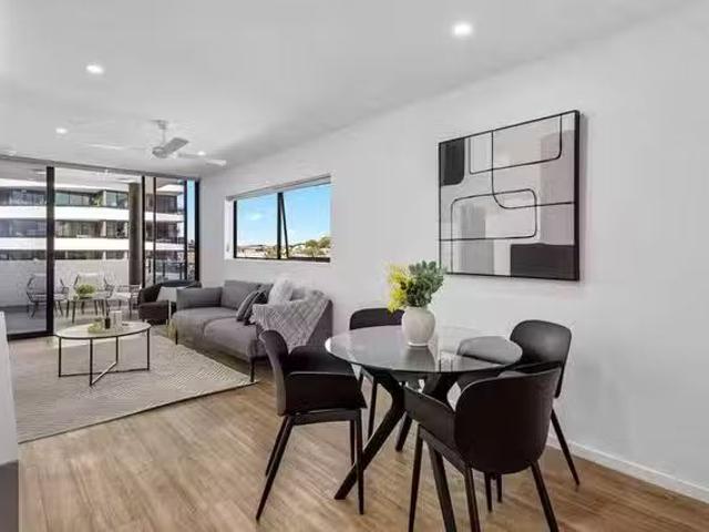 Deal! 2 BR Longland Street
