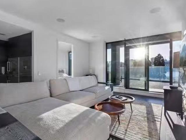 Cozy 2 BR Quebec Street