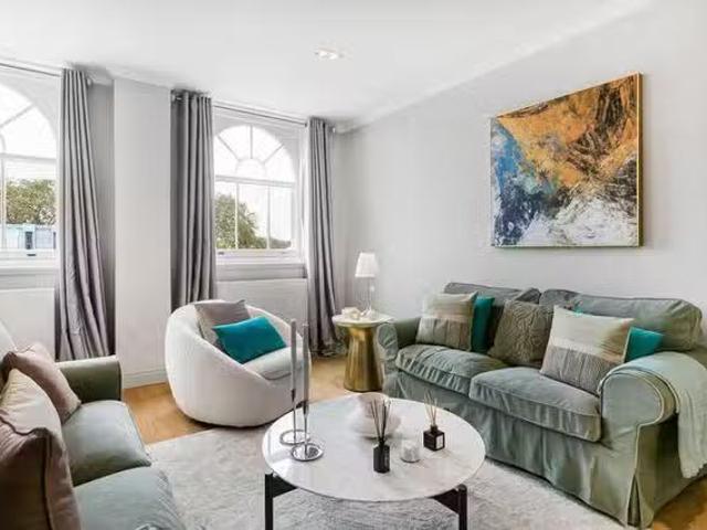 Cozy 2 BR Rutland Gate