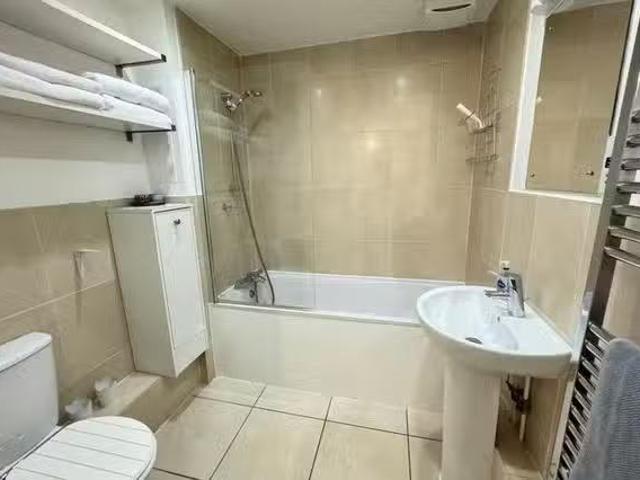 New 2 BR Tyssen Street