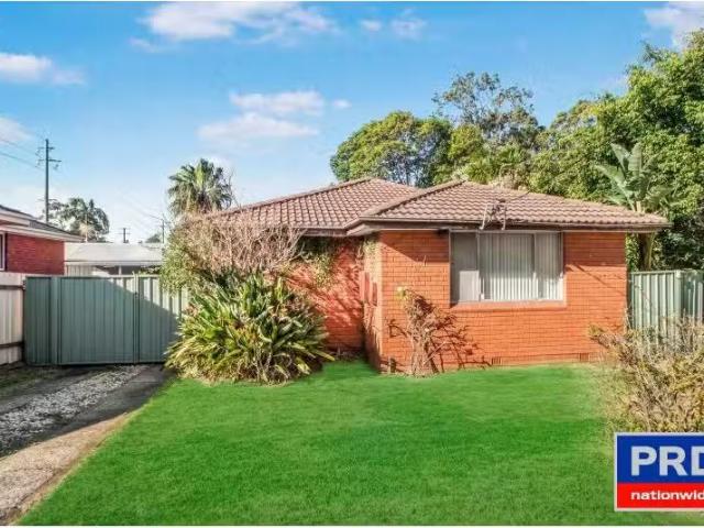 Nice 2 BR Unit 2/3 Rachel Crescent, UNANDERRA Apartment for re.