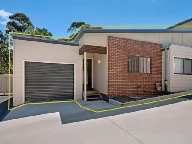 For Rent! 2 BR 14/164 166 Croudace Road, Elermore Vale Townhou.