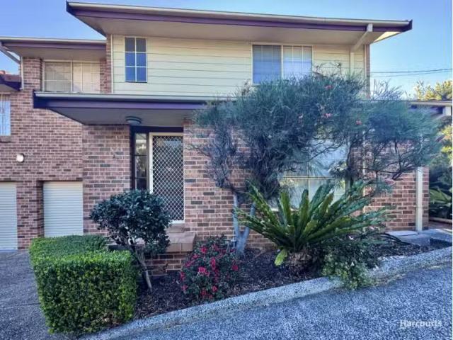 Unique 2 BR 1/45 Campbell Street, Woonona Townhouse for rent.