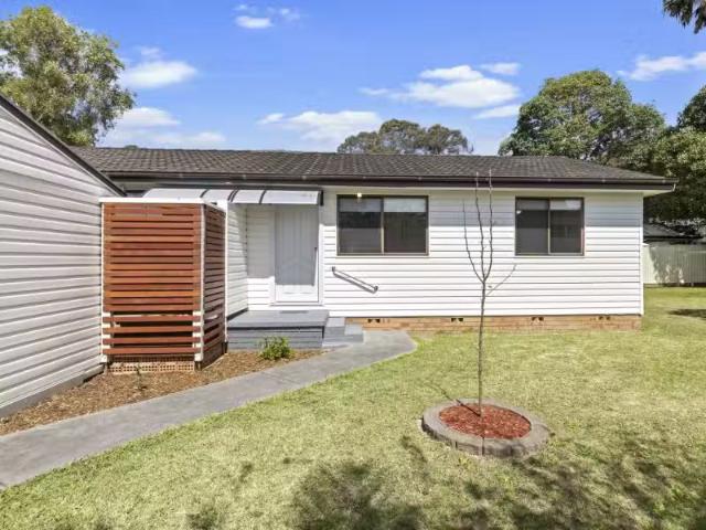 Nice 2 BR 14b Marlborough Place, Berkeley Vale Apartment for r.