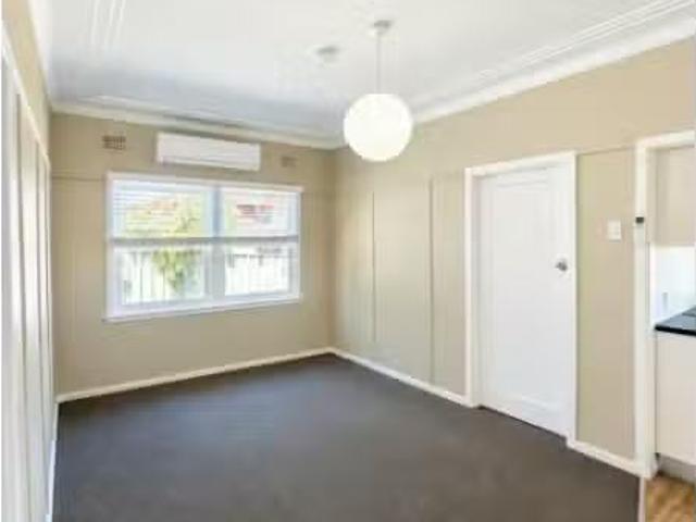 Charming 2 BR 1/50 Ortella Street, GRIFFITH Townhouse for rent.