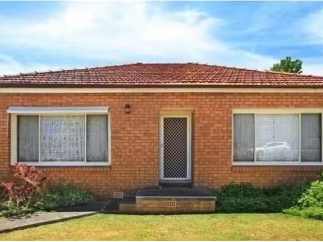 Charming 2 BR 154 O'Sullivan Road, LEUMEAH House for rent Lis.