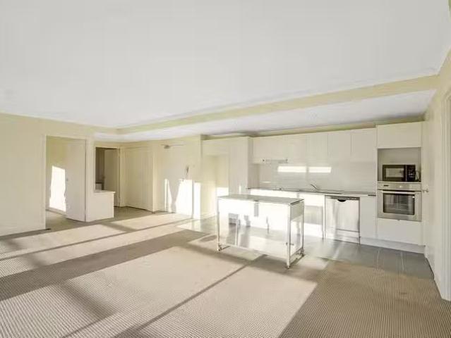 Deal! 2 BR 155/77 Northbourne Avenue, Turner, ACT 2612