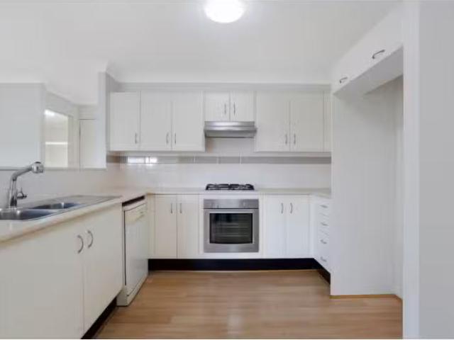 New 2 BR 15a Rees Place, BIRMINGHAM GARDENS Apartment for rent.
