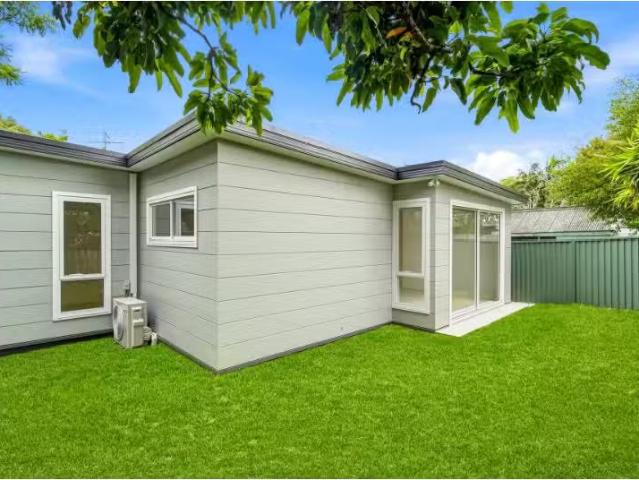 For Rent! 2 BR 17a Saunders Street, Ermington House for rent.