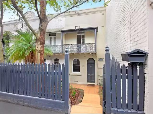 Deal! 2 BR 101 Underwood Street, Paddington Townhouse for rent.