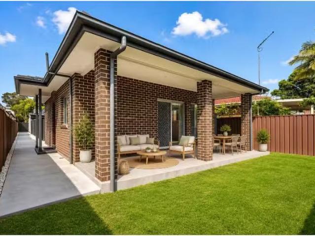 Unique 2 BR 105a Seventh Avenue, Campsie House for rent Liste.