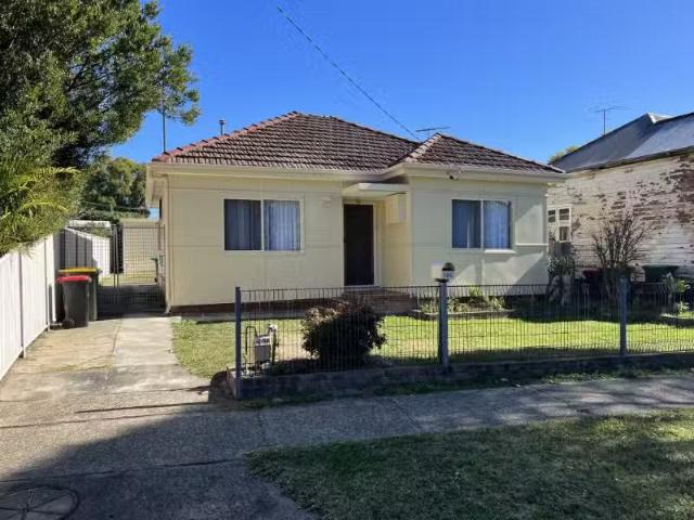 Cheap 2 BR 106 Oxford Street, BERALA House for rent Listed by.