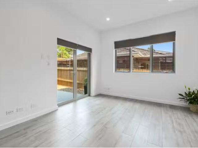 Rental! 2 BR 10 Bambara Road, Frenchs Forest Townhouse for ren.