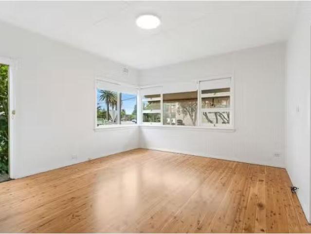 Unique 2 BR 1/11 Bayview Av, The Entrance Apartment for rent.