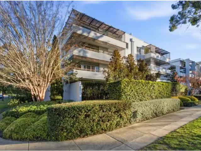 Cozy 2 BR 112/25 Macquarie Street, BARTON Apartment for rent.
