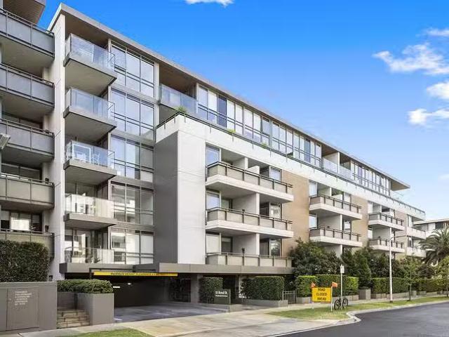 Deal! 2 BR 117/15 Bond Street, Caulfield North, VIC 3161