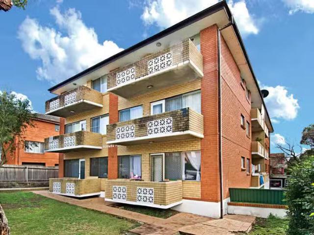 For Rent! 2 BR 11/73 Prospect Street, Rosehill, NSW 2142
