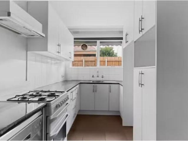 Just in! 2 BR 11/82 Coorigil Road, Carnegie Apartment for rent.