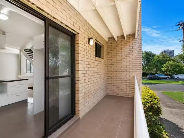 Charming 2 BR 1/18 Frances Street, TWEED HEADS Townhouse for r.