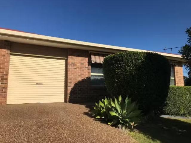 Just in! 2 BR 1/1 Mc Gregor Close, BOAMBEE EAST Townhouse for.