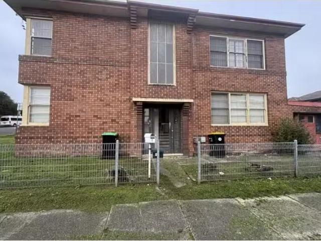 Just in! 2 BR 1/1 Crown Street, HARRIS PARK Apartment for rent.