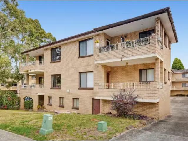 Unique 2 BR 1/1 Shaftesbury Street, Kogarah Apartment for rent.