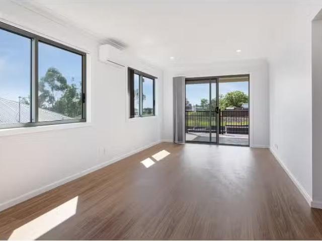 Charming 2 BR 11a Queen Street, RUTHERFORD Apartment for rent.